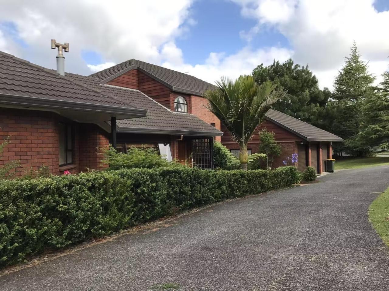 Beautiful Estuary Views In Shelly Park Villa Auckland Exterior photo
